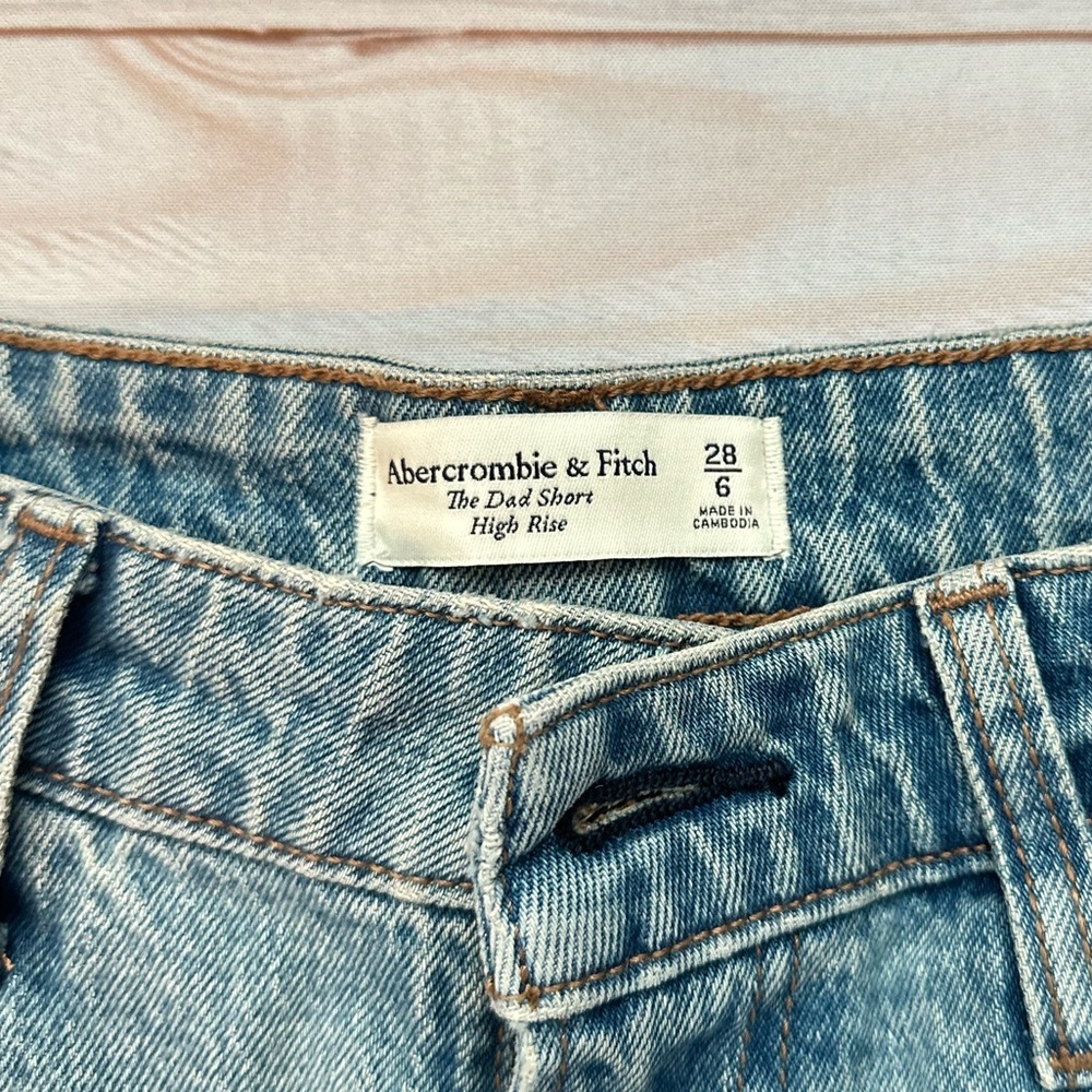 Abercrombie & Fitch The Dad Short High Rise Jean Shorts | Size 28 *NWT* - Picture 3 of 5